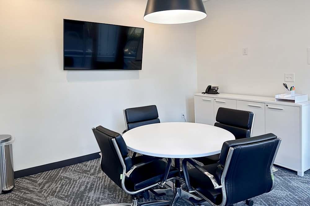 OH, Columbus - N High St. office space - View 3 in Columbus - internet, office_cleaning, breakout_areas