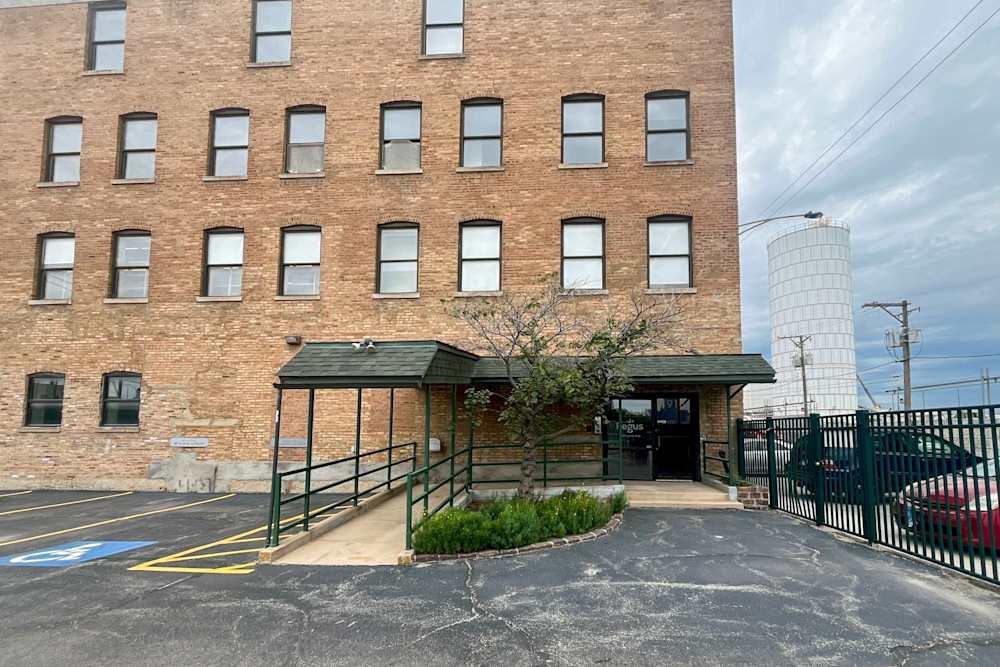 1918 N Mendell Street office space - View 6 in Chicago - internet, office_cleaning, breakout_areas