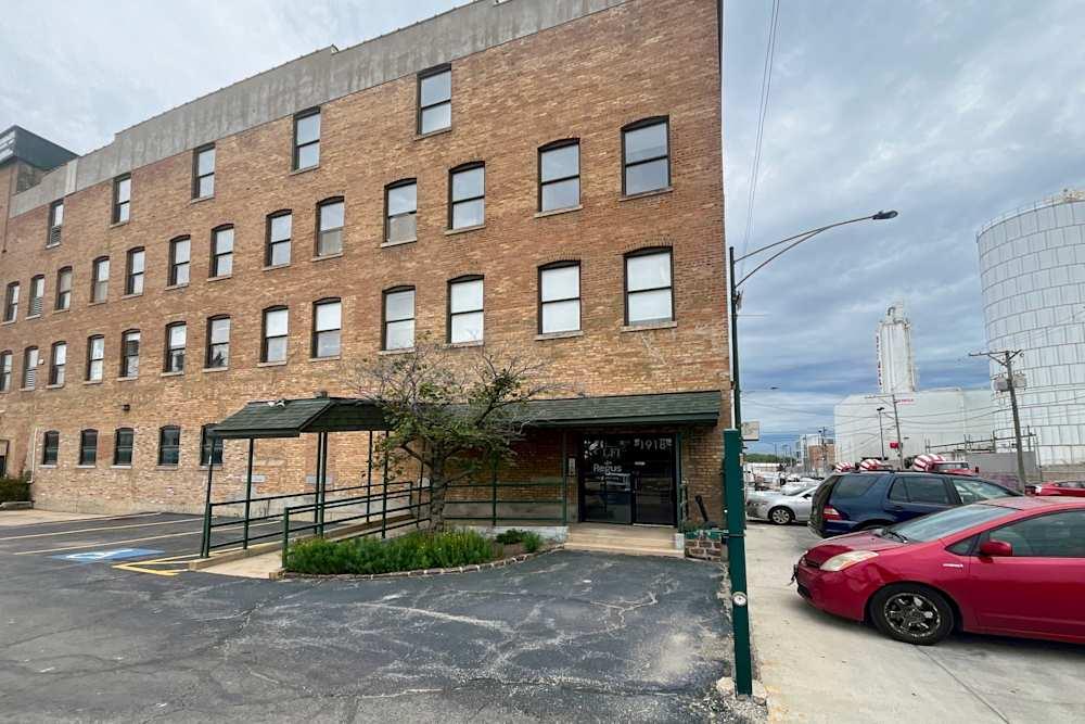 1918 N Mendell Street office space - View 5 in Chicago - internet, office_cleaning, breakout_areas