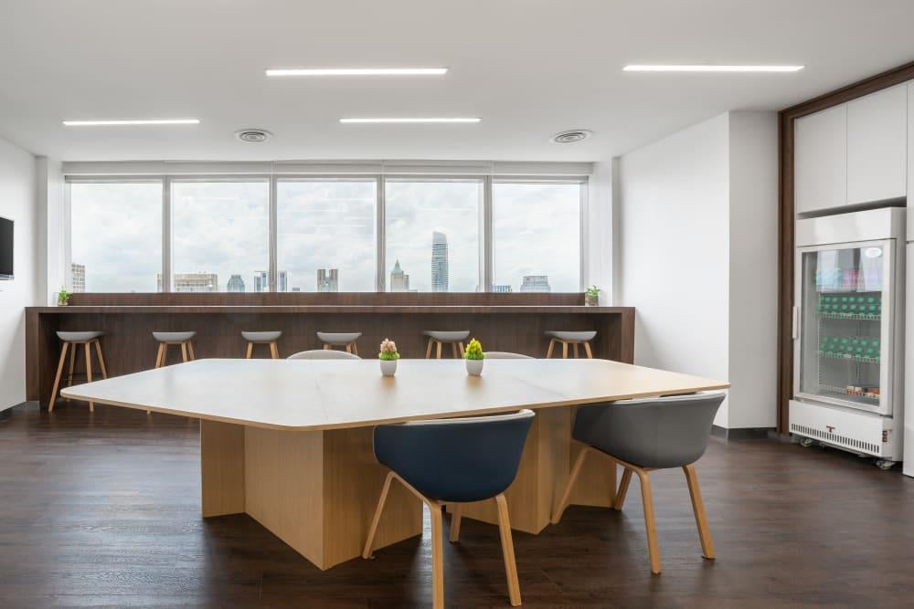 BANGKOK, CRC Tower - All Seasons Place office space - View 5 in Pathum Wan - internet, office_cleaning, breakout_areas