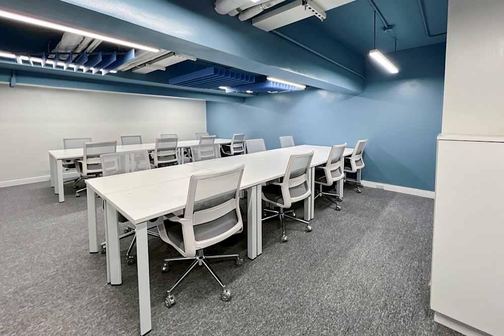 Quezon City, Triumph Building - Office space in Quezon City, Metro Manila