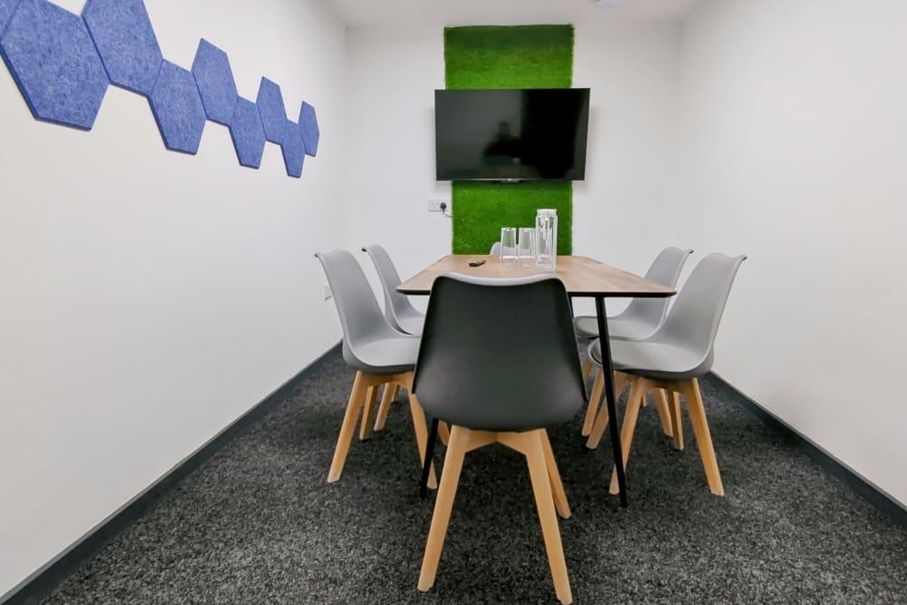 225 Denby Dale Rd - Photo 3 225 Denby Dale Rd office space - View 3 in Wakefield - internet, office_cleaning, breakout_areas