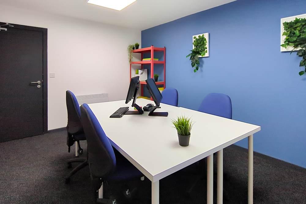 225 Denby Dale Rd - Photo 4 225 Denby Dale Rd office space - View 4 in Wakefield - internet, office_cleaning, breakout_areas