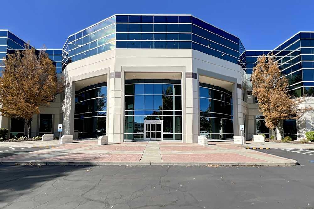 NV, Reno - Double R Blvd office space - View 4 in Reno - internet, office_cleaning, breakout_areas