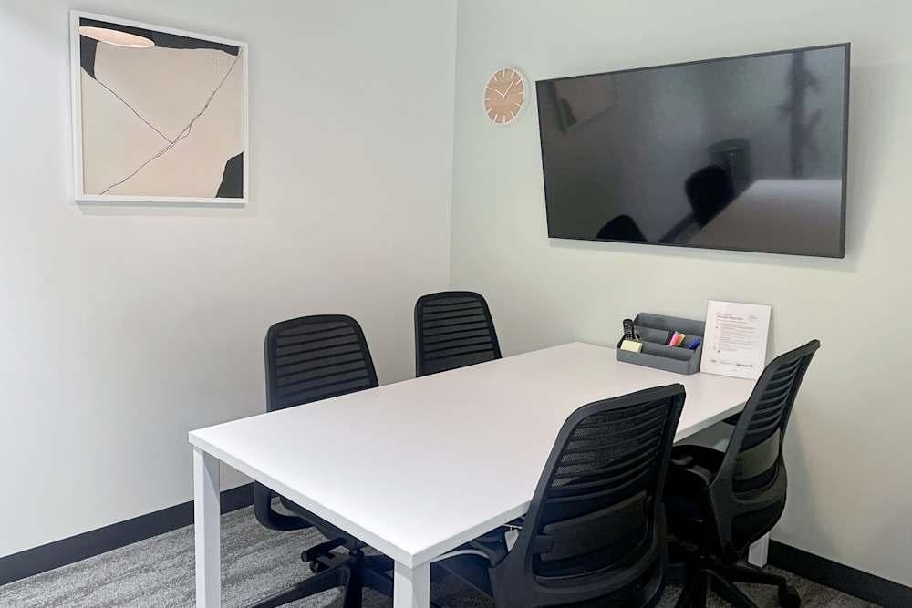 IL, Westmont - Oakmont Plaza Dr office space - View 5 in Westmont - internet, office_cleaning, breakout_areas