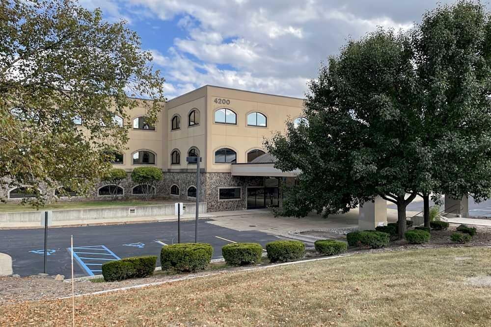 MI, Saginaw - Fashion Square Blvd - Office space in Saginaw, Michigan