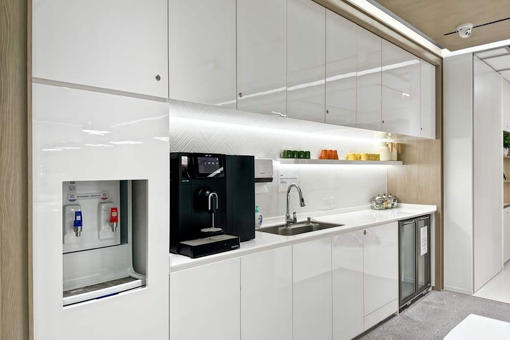 Shanghai, Jinmao Tower office space - View 3 in Pu Dong Xin Qu - internet, office_cleaning, breakout_areas