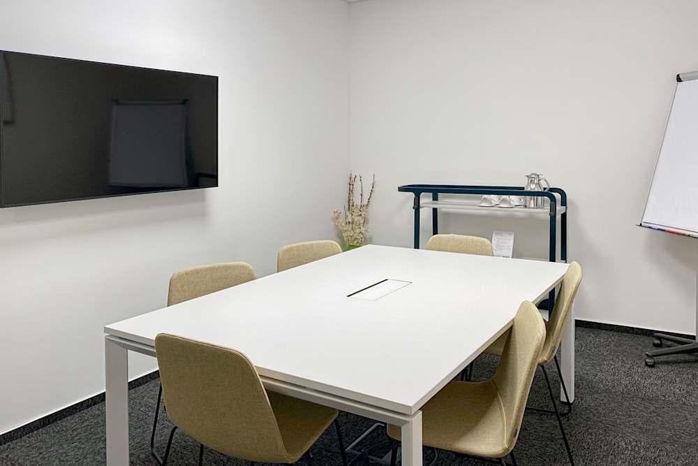 Regus Platan Ostrava office space - View 2 in Moravská Ostrava a Přívoz - internet, office_cleaning, breakout_areas