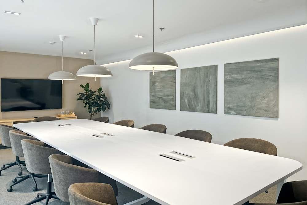 Mandaluyong, AMA Tower - Photo 2 Mandaluyong, AMA Tower office space - View 2 in Mandaluyong - internet, office_cleaning, breakout_areas