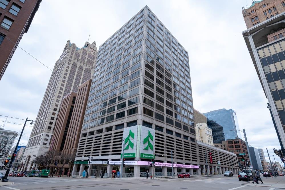 250 East Wisconsin Avenue - View 2