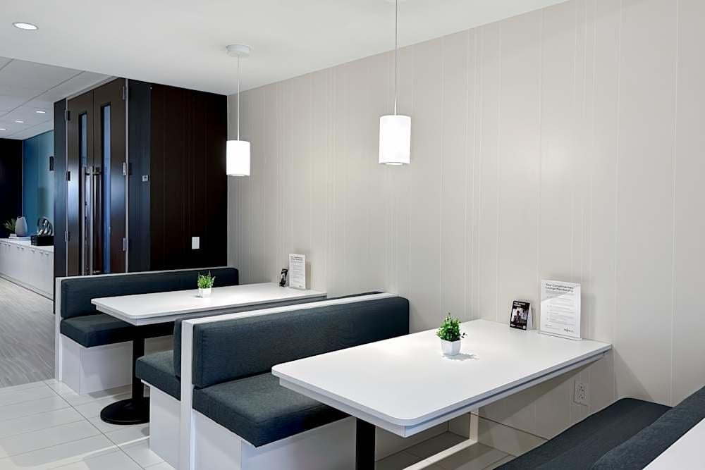 TX, Houston - Energy Tower III office space - View 5 in Houston - internet, office_cleaning, breakout_areas