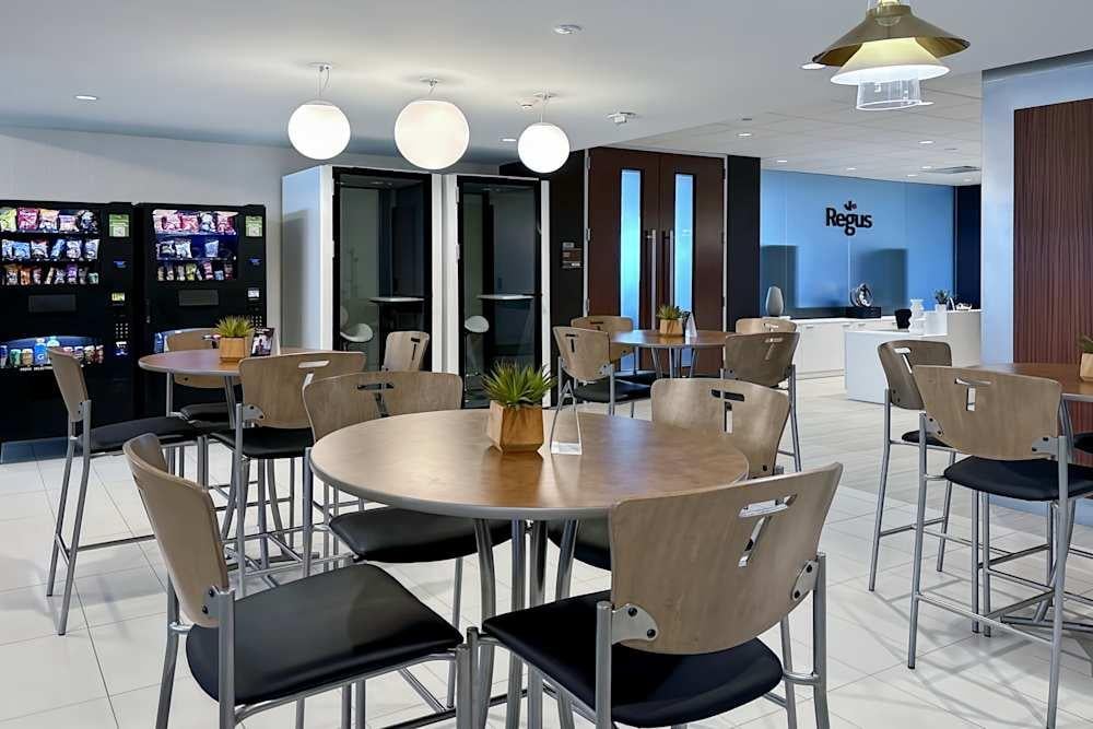 TX, Houston - Energy Tower III office space - View 4 in Houston - internet, office_cleaning, breakout_areas