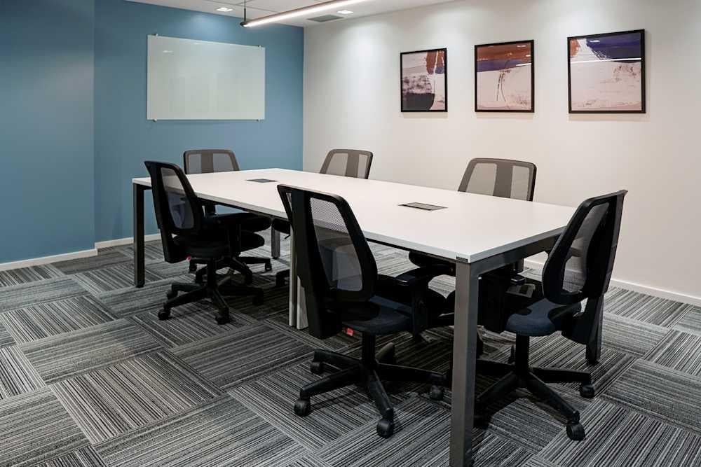 Regus Curitiba Seculo XXI - Photo 6 Regus Curitiba Seculo XXI office space - View 6 in Centro - internet, office_cleaning, breakout_areas