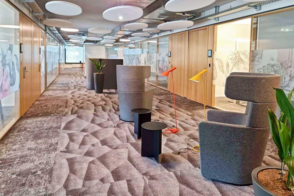 Zurich, Regus Spoom Oerlikon office space - View 3 in Zürich - internet, office_cleaning, breakout_areas