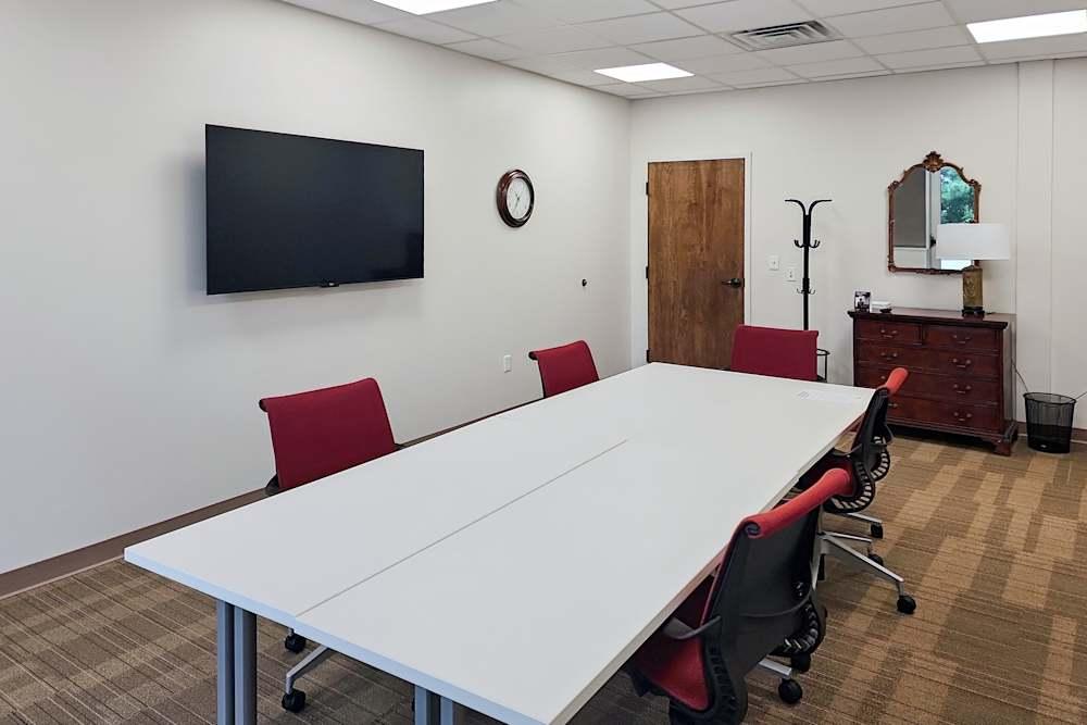 5547 Veterans Parkway - Photo 4 5547 Veterans Parkway office space - View 4 in Columbus - internet, office_cleaning, breakout_areas