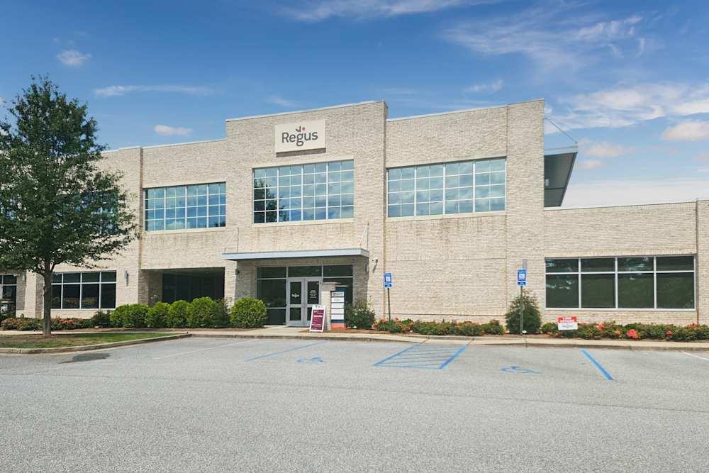 5547 Veterans Parkway - Photo 3 5547 Veterans Parkway office space - View 3 in Columbus - internet, office_cleaning, breakout_areas