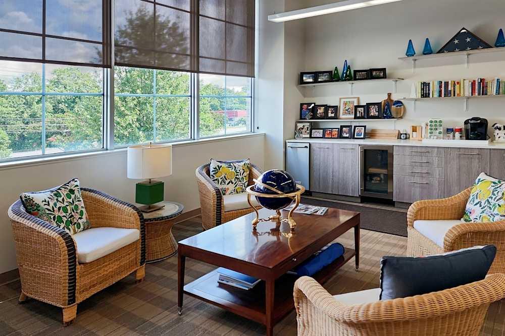 5547 Veterans Parkway - Photo 2 5547 Veterans Parkway office space - View 2 in Columbus - internet, office_cleaning, breakout_areas