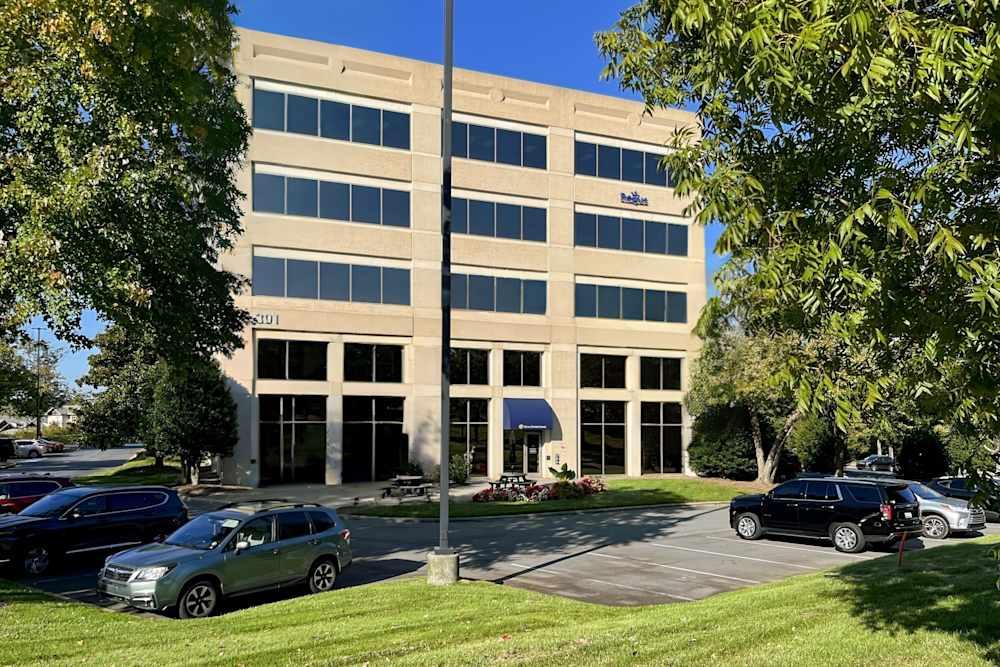 NC, Charlotte - University Executive Park office space - View 5 in Charlotte - internet, office_cleaning, breakout_areas