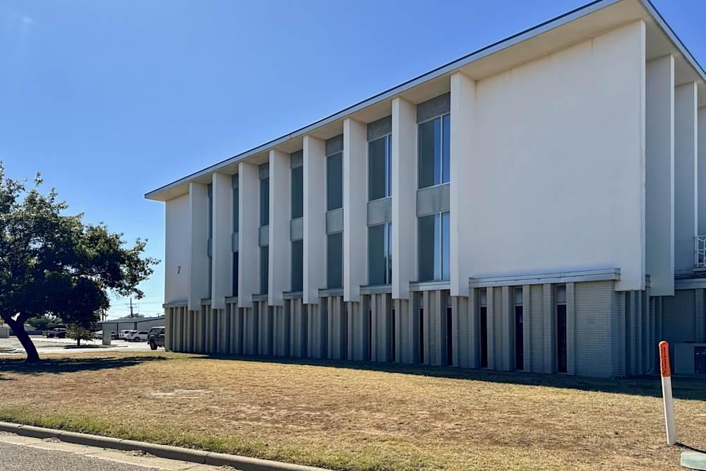 7 Briercroft Office Park - Photo 2 7 Briercroft Office Park office space - View 2 in Lubbock - internet, office_cleaning, breakout_areas