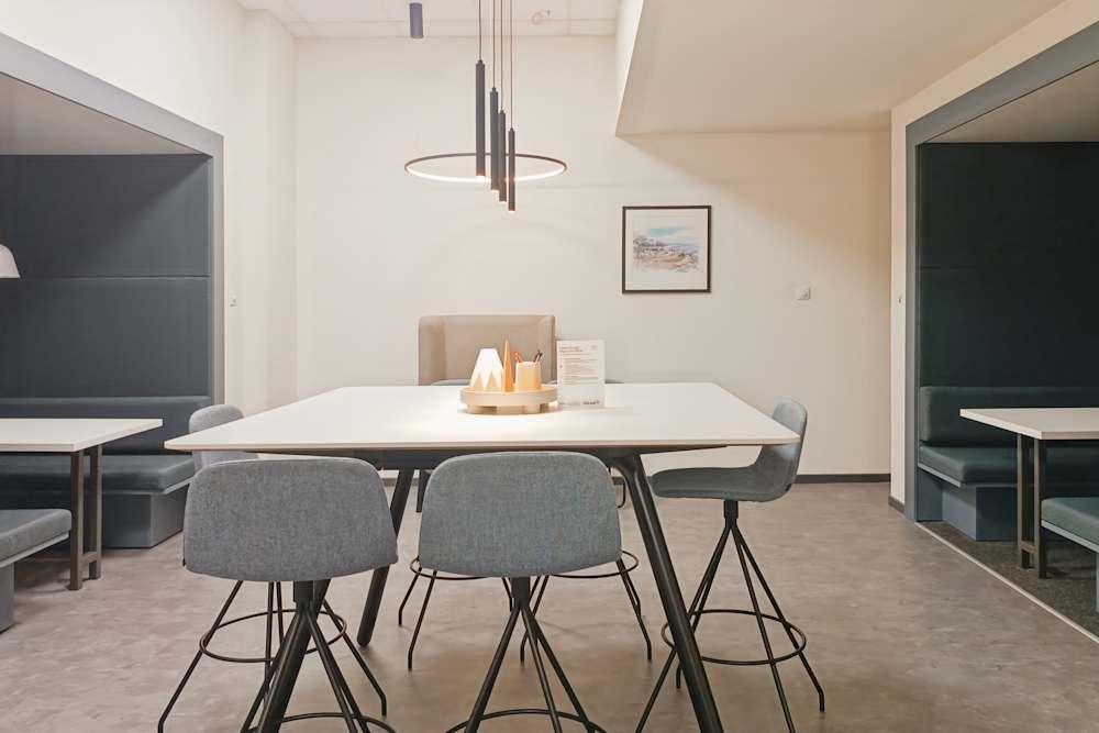 Debrecen, Lion Office - Photo 2 Debrecen, Lion Office office space - View 2 in Debrecen - internet, office_cleaning, breakout_areas