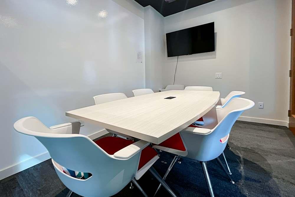 Hullmark Center - Photo 5 Hullmark Center office space - View 5 in Toronto - internet, office_cleaning, breakout_areas