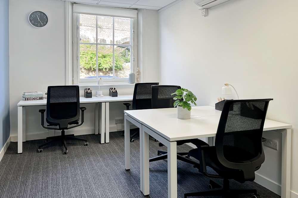 London, HQ Putney - Photo 2 London, HQ Putney office space - View 2 in London - internet, office_cleaning, breakout_areas
