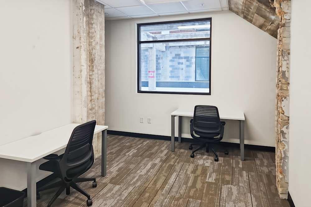 WI, Green Bay - Broadway office space - View 4 in Green Bay - internet, office_cleaning, breakout_areas