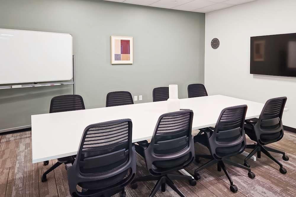 WI, Green Bay - Broadway office space - View 5 in Green Bay - internet, office_cleaning, breakout_areas