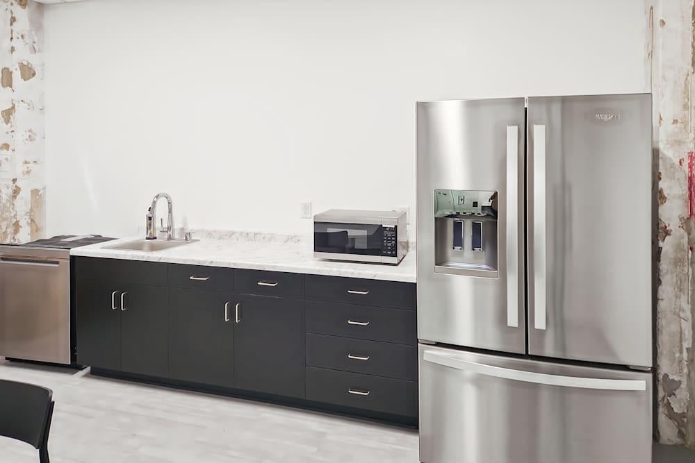 WI, Green Bay - Broadway office space - View 6 in Green Bay - internet, office_cleaning, breakout_areas