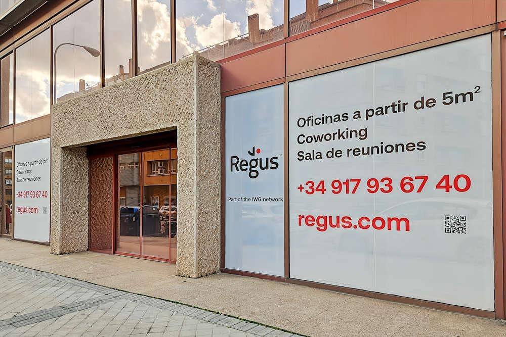 Madrid, Regus Luca De Tena office space - View 4 in Madrid - internet, office_cleaning, breakout_areas