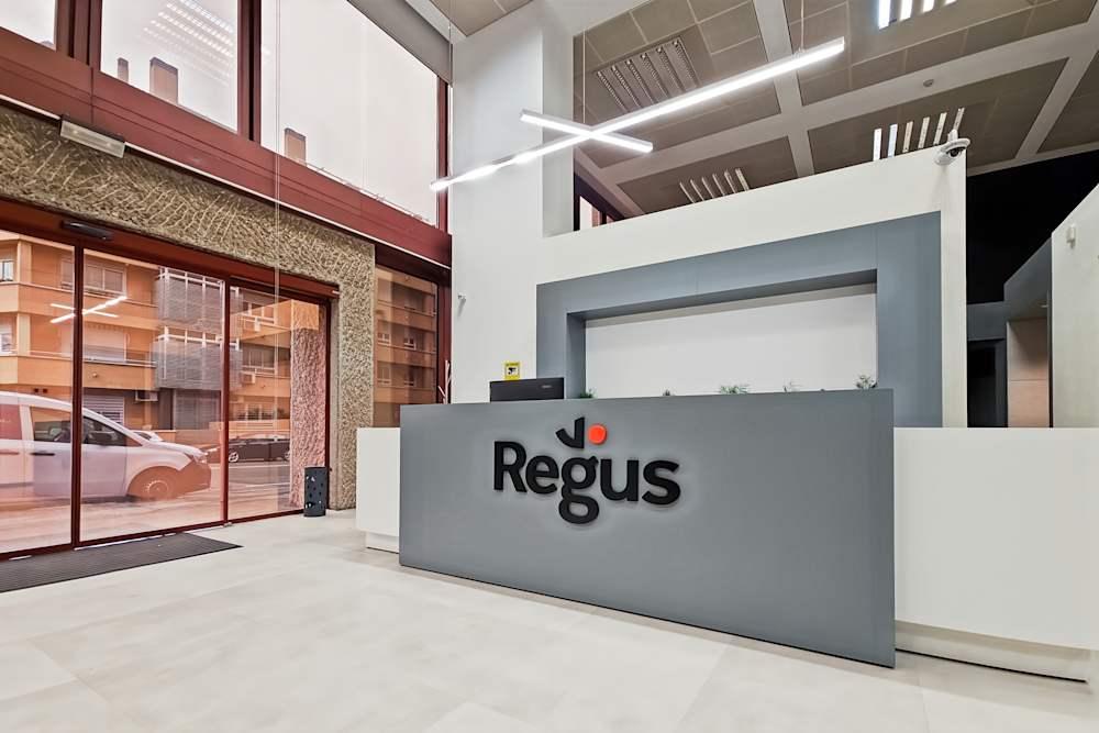 Madrid, Regus Luca De Tena office space - View 2 in Madrid - internet, office_cleaning, breakout_areas