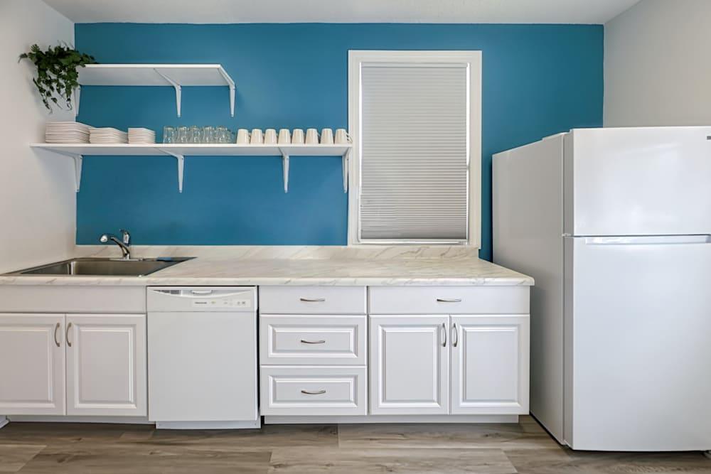 LA, New Orleans - Magnolia St office space - View 2 in New Orleans - internet, office_cleaning, breakout_areas