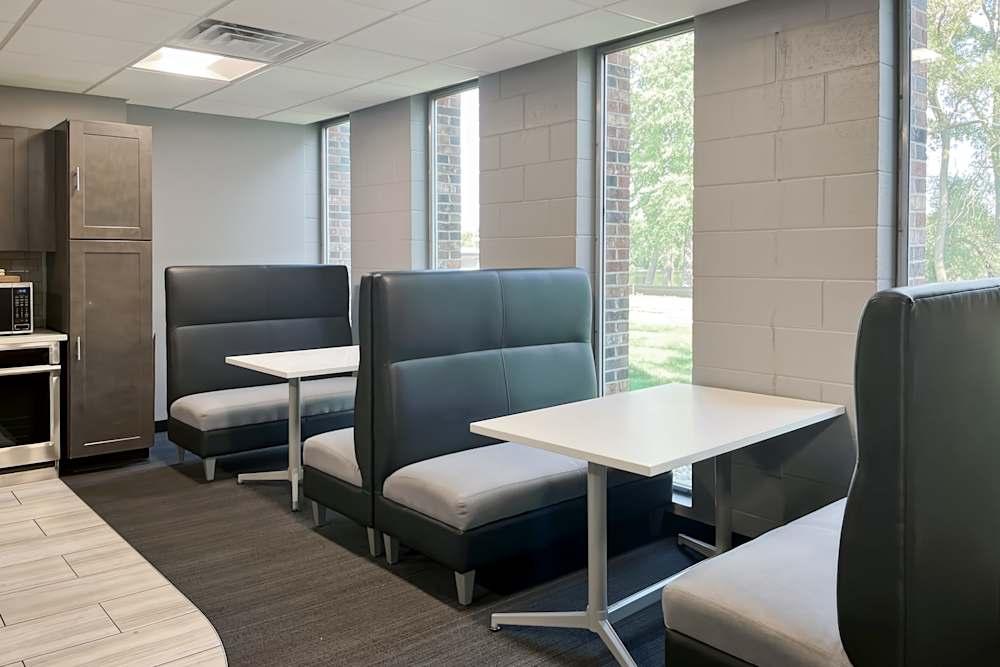 280 Ann St NW office space - View 4 in Grand Rapids - internet, office_cleaning, breakout_areas