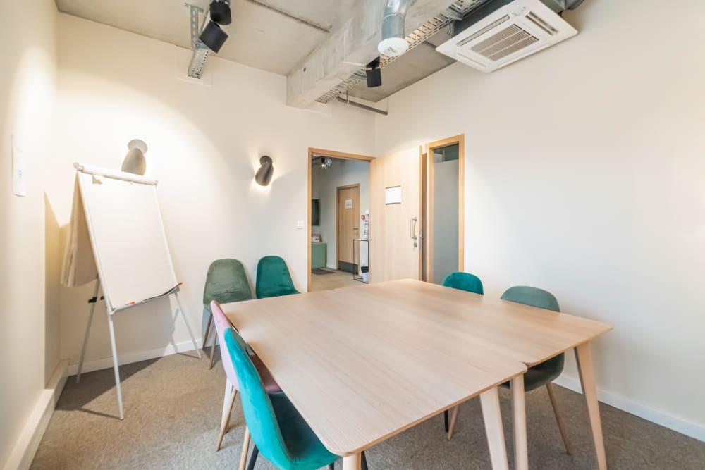 Vernon, Cosywork - Photo 3 Vernon, Cosywork office space - View 3 in Vernon - internet, office_cleaning, breakout_areas