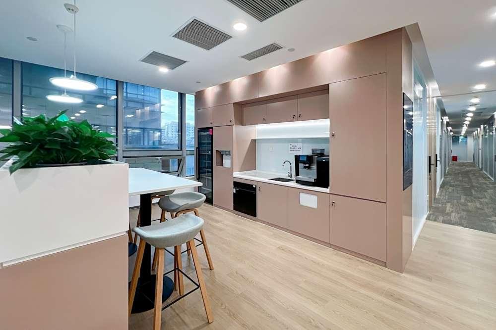 Liwang Plaza - Photo 2 Liwang Plaza office space - View 2 in Qiqihar - internet, office_cleaning, breakout_areas