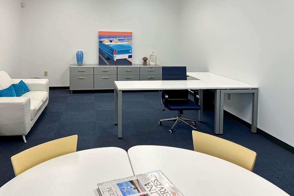 516 W Friendly Ave - Photo 6 516 W Friendly Ave office space - View 6 in Greensboro - internet, office_cleaning, breakout_areas