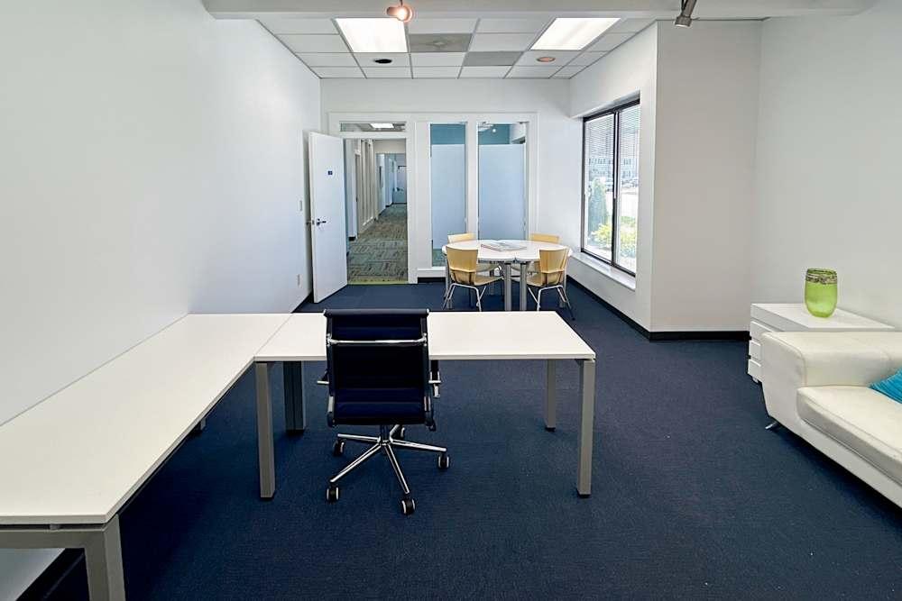 516 W Friendly Ave - Photo 2 516 W Friendly Ave office space - View 2 in Greensboro - internet, office_cleaning, breakout_areas