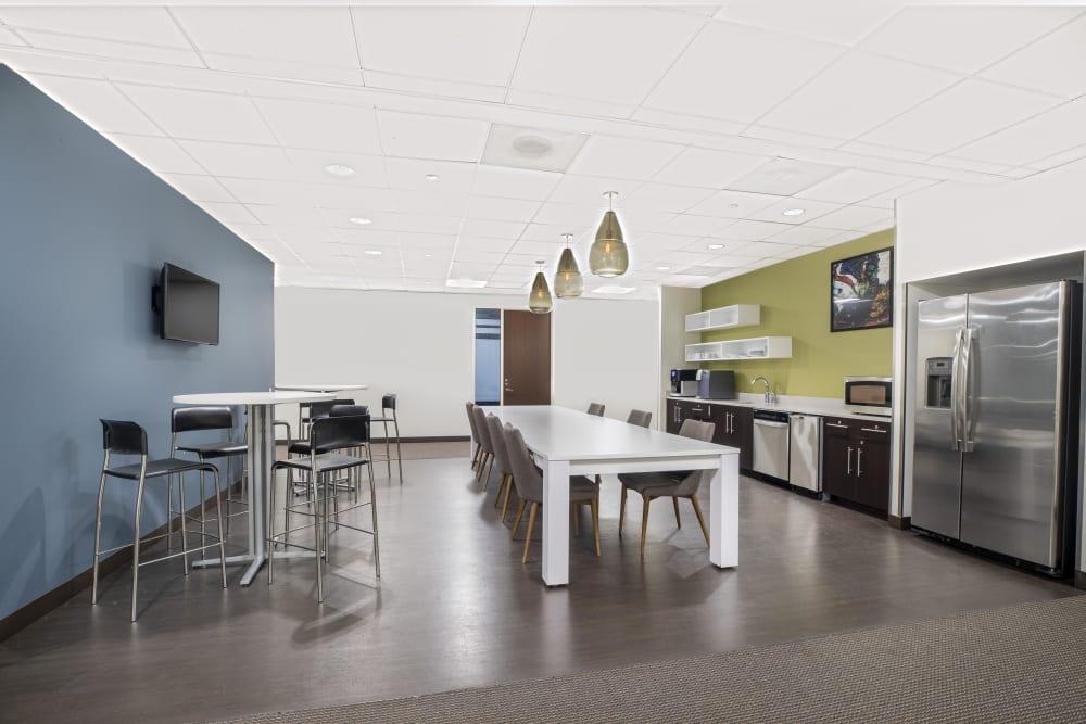 IL, Chicago - John Hancock Center office space - View 3 in Chicago - internet, office_cleaning, breakout_areas