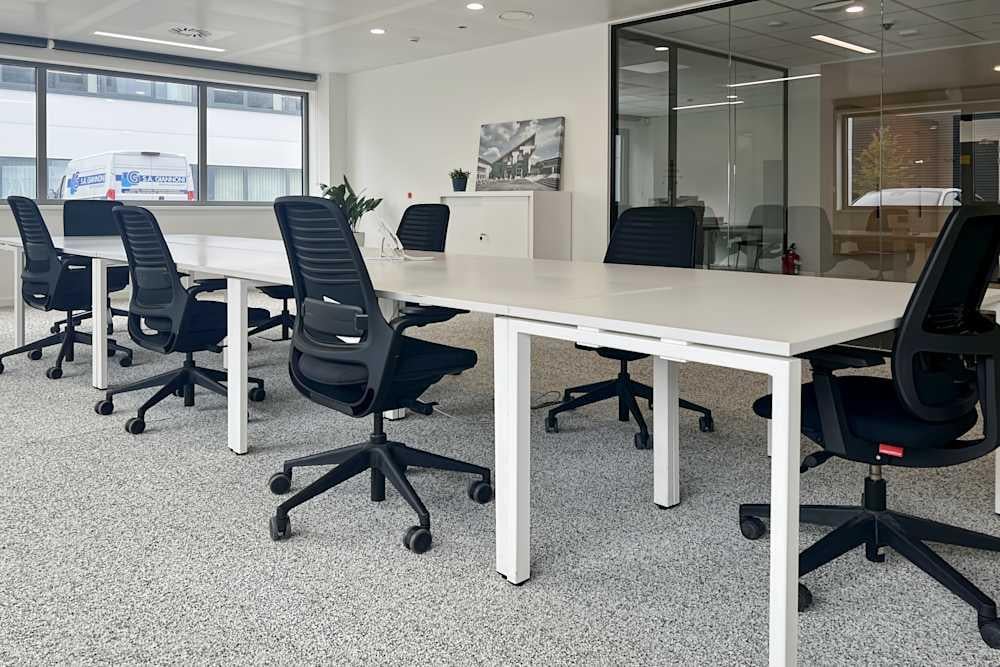 Louvain-La-Neuve, Axis Parc office space - View 2 - internet, office_cleaning, breakout_areas
