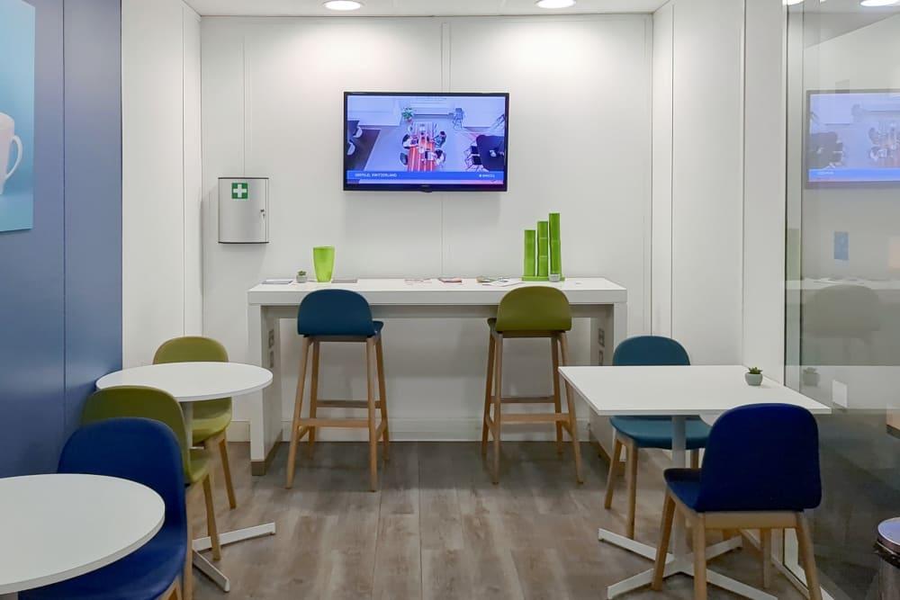 AIX-EN-PROVENCE, Regus Aix Parc Du Golf office space - View 5 in Aix-en-Provence - internet, office_cleaning, breakout_areas