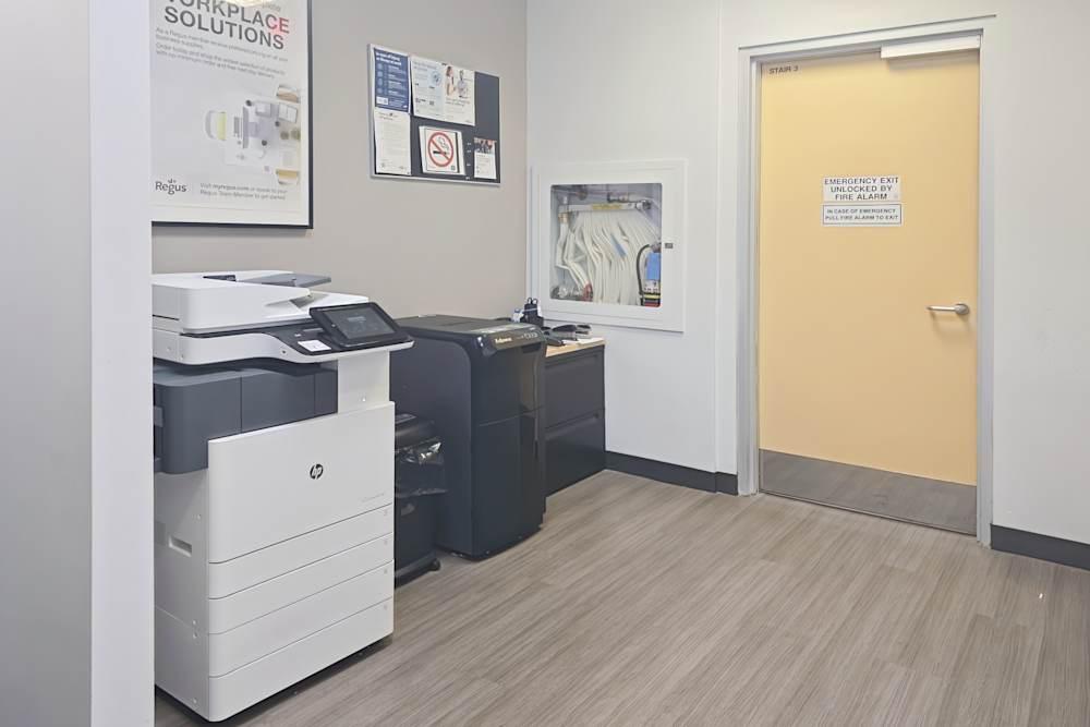 ON, Toronto - Davisville Centre office space - View 6 in Toronto - internet, office_cleaning, breakout_areas