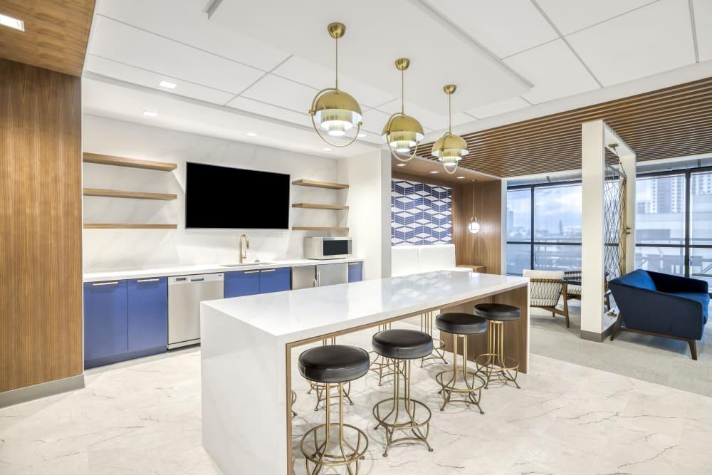 110 East Broward Boulevard - Photo 6 110 East Broward Boulevard office space - View 6 in Fort Lauderdale - internet, office_cleaning, breakout_areas