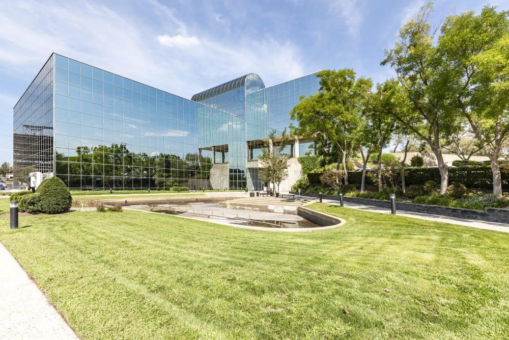 NJ, Paramus - Mack Cali Center office space - View 5 in Paramus - internet, office_cleaning, breakout_areas