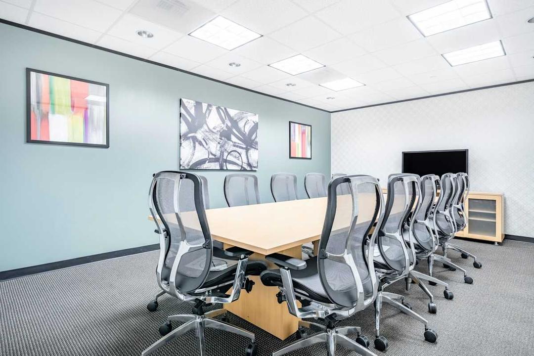 2002 Timberloch Place office space - View 3 in The Woodlands - TwentyFourHourAccess, meeting_rooms, parking