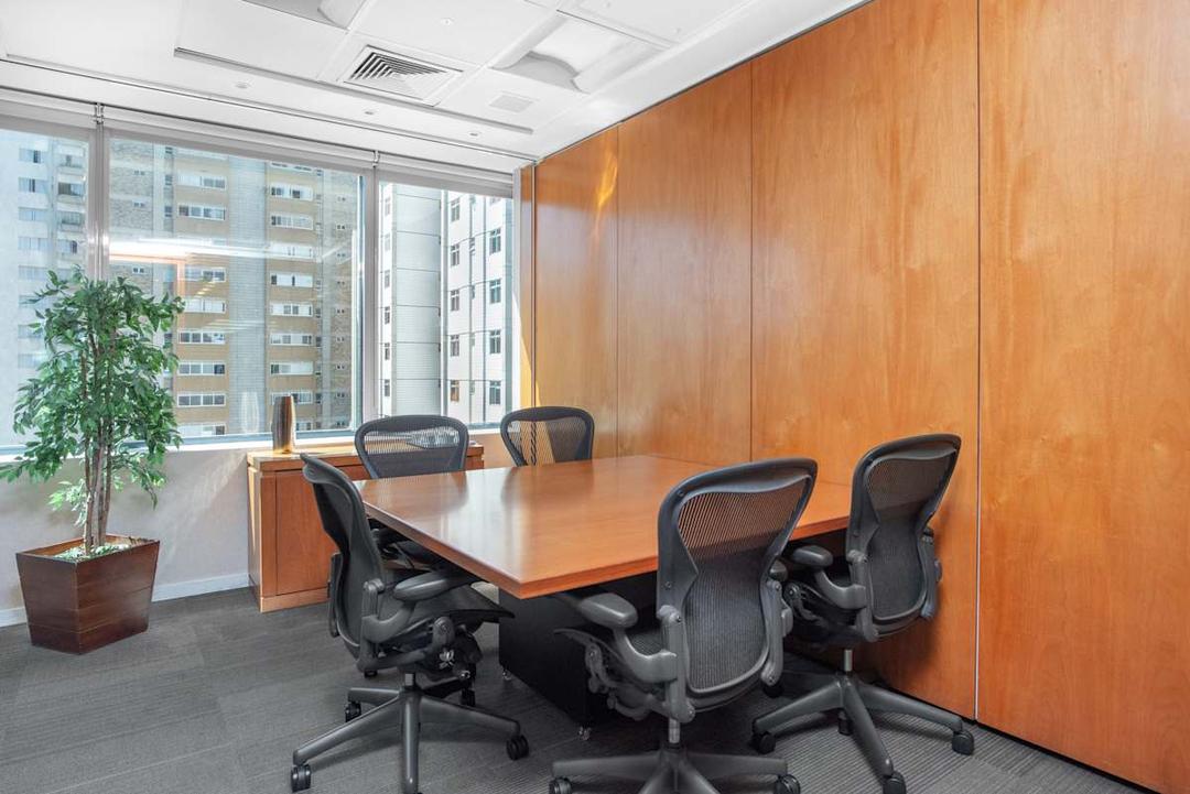 Renaissance Work Centre - Photo 3 Renaissance Work Centre office space - View 3 in Savassi - TwentyFourHourAccess, meeting_rooms, parking