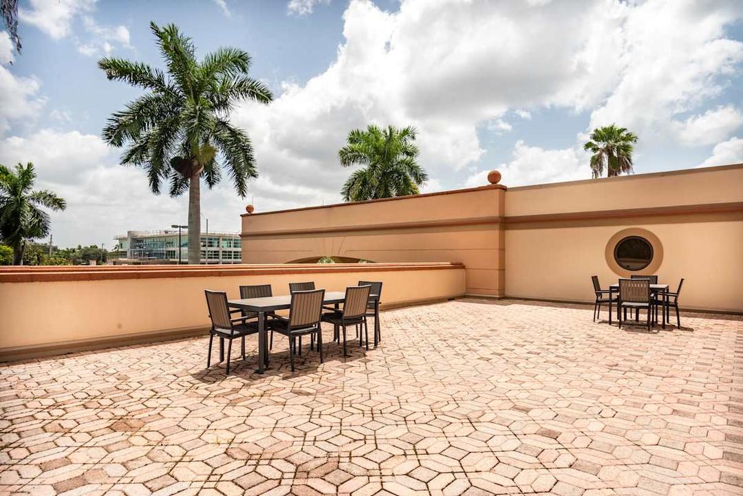 Bank Building - Photo 6 Bank Building office space - View 6 in Naples - TwentyFourHourAccess, meeting_rooms, parking