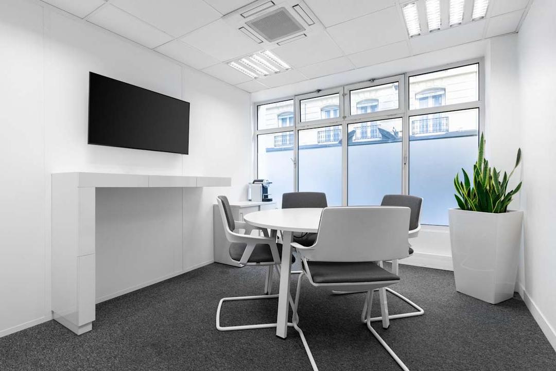 République - Photo 3 République office space - View 3 - TwentyFourHourAccess, meeting_rooms, parking