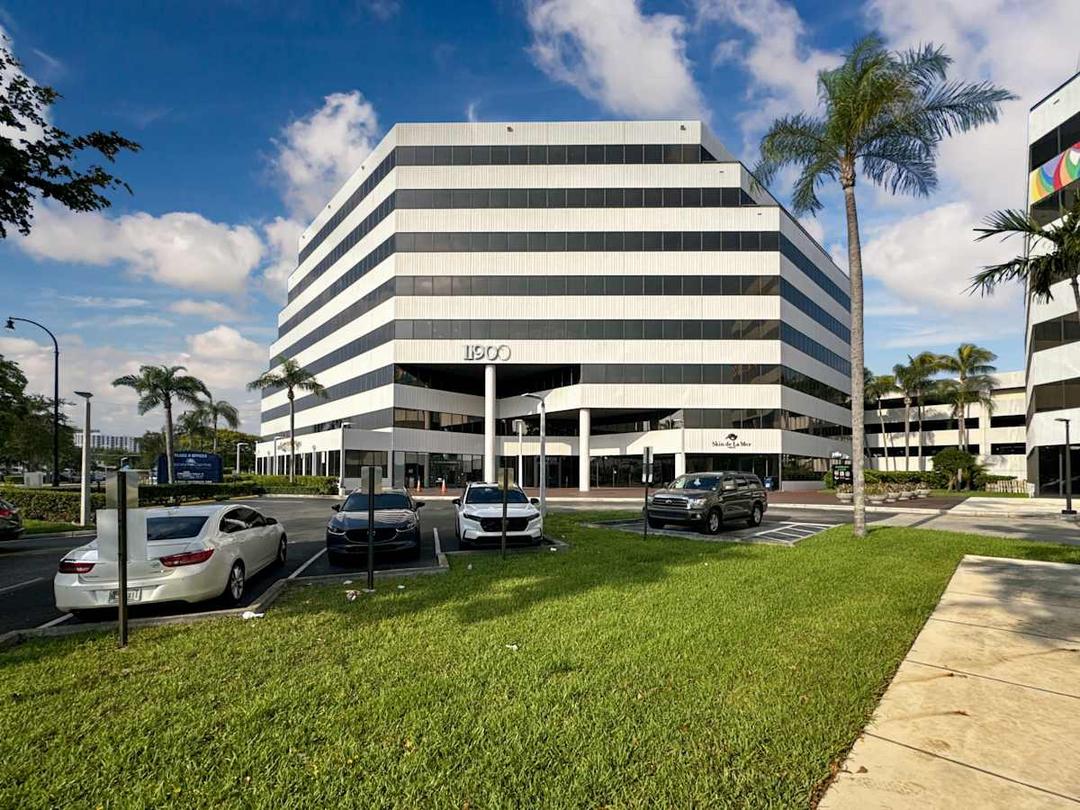 11900 Biscayne Blvd Office Space 11900 Biscayne Blvd - Office space in Miami, Florida
