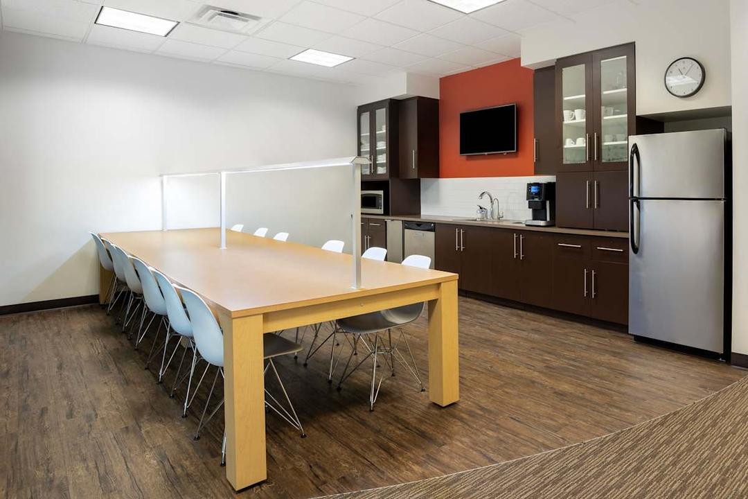 Crosstown Corporate office space - View 6 in Eden Prairie - TwentyFourHourAccess, meeting_rooms, parking