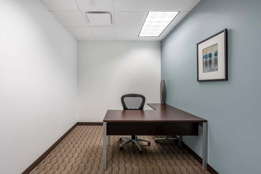 Executive Towers West - Photo 4 Executive Towers West office space - View 4 in Downers Grove - TwentyFourHourAccess, meeting_rooms, parking